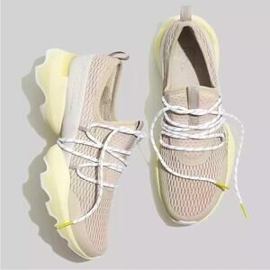 Sorel Kinetic Impact Sneaker women's 8.5 yellow tan combo